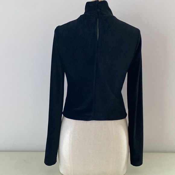 Vera Moda high neck crop top in black ribbed stretchy velvet material. Size S 🖤 - Picture 3 of 12